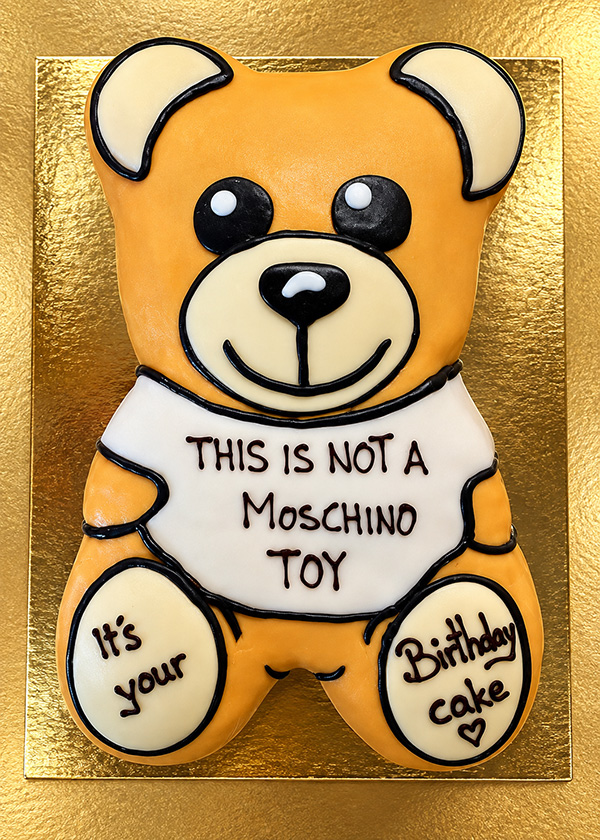 Motivtorten: Witzige Teddybär-Torte mit persönlichem Schriftzug von Konditor Niedermair